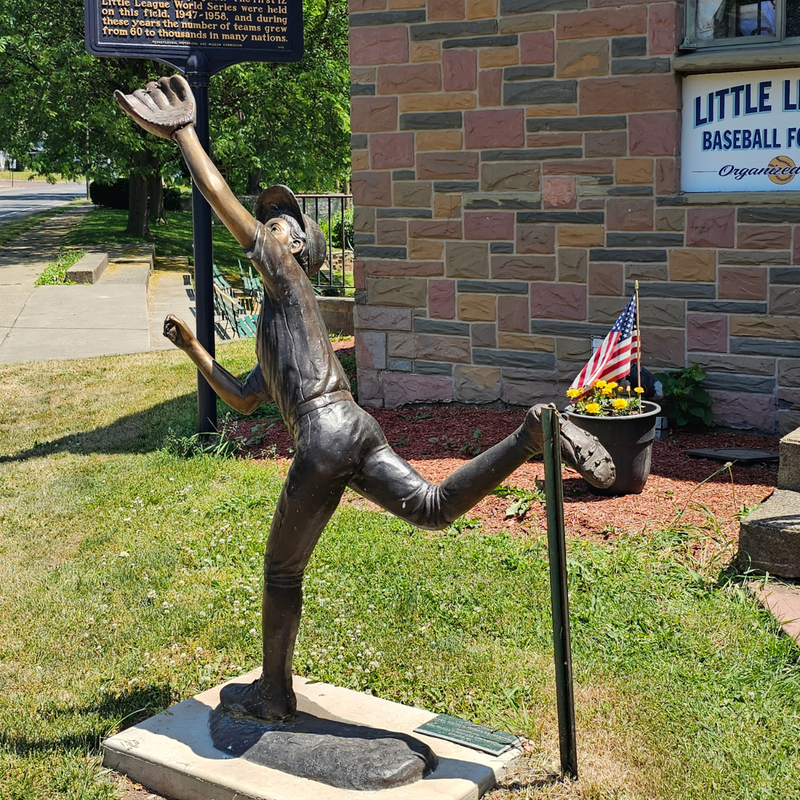 Winning Catch, Baseball Statue