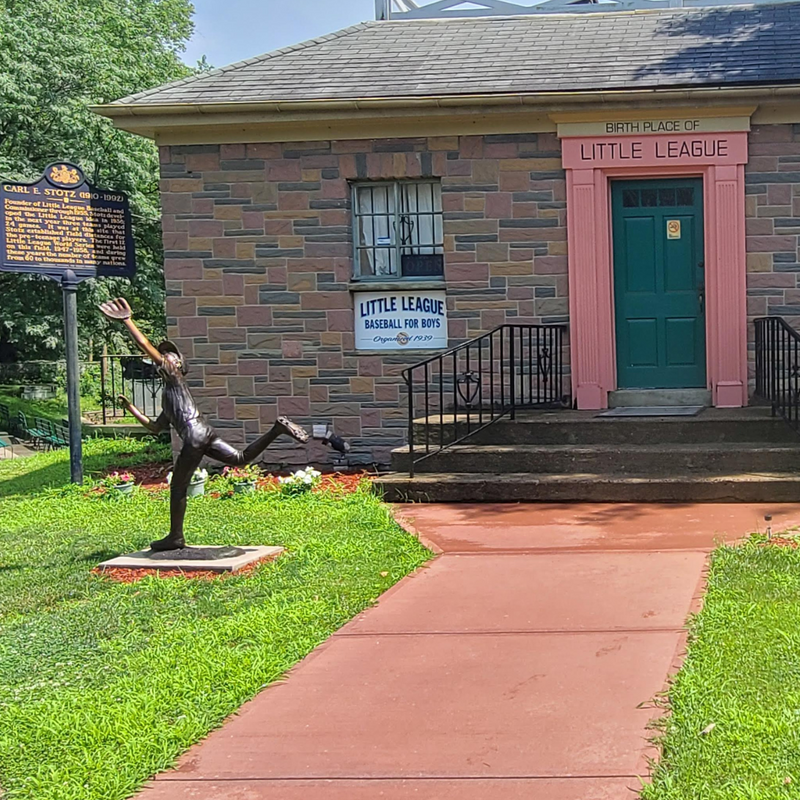 Winning Catch, Baseball Statue