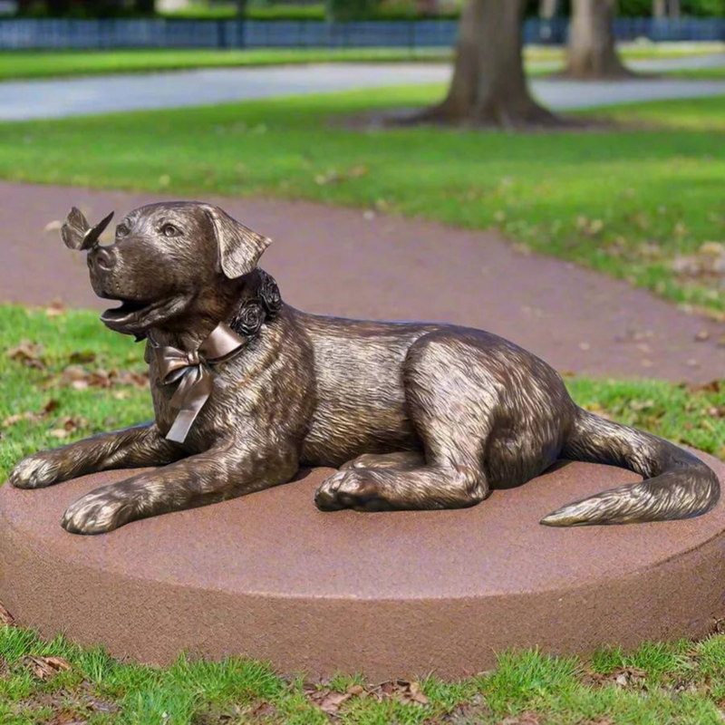 Mayla English Lab Statue