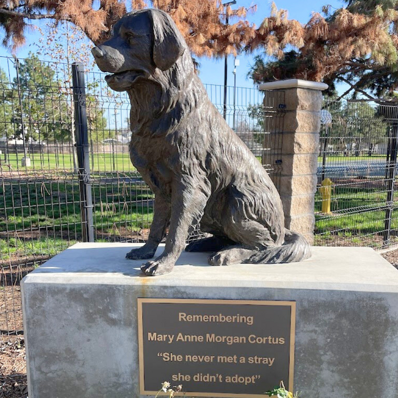 Golden Retriever Statue Sitting