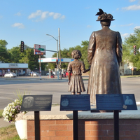 Custom Historical Bronze Statue of Anna Laura Hill