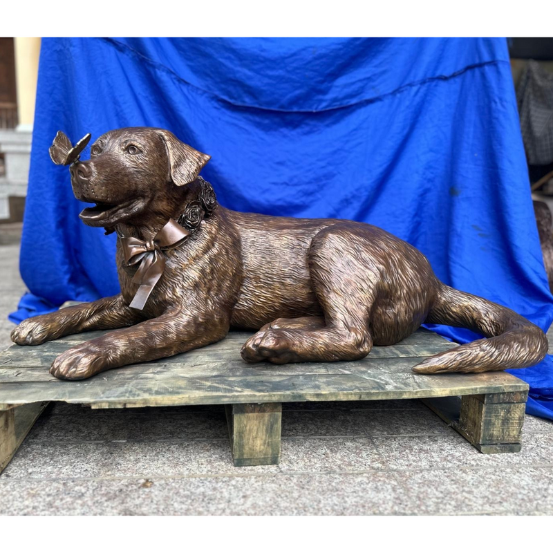 Mayla Custom English Lab Statue