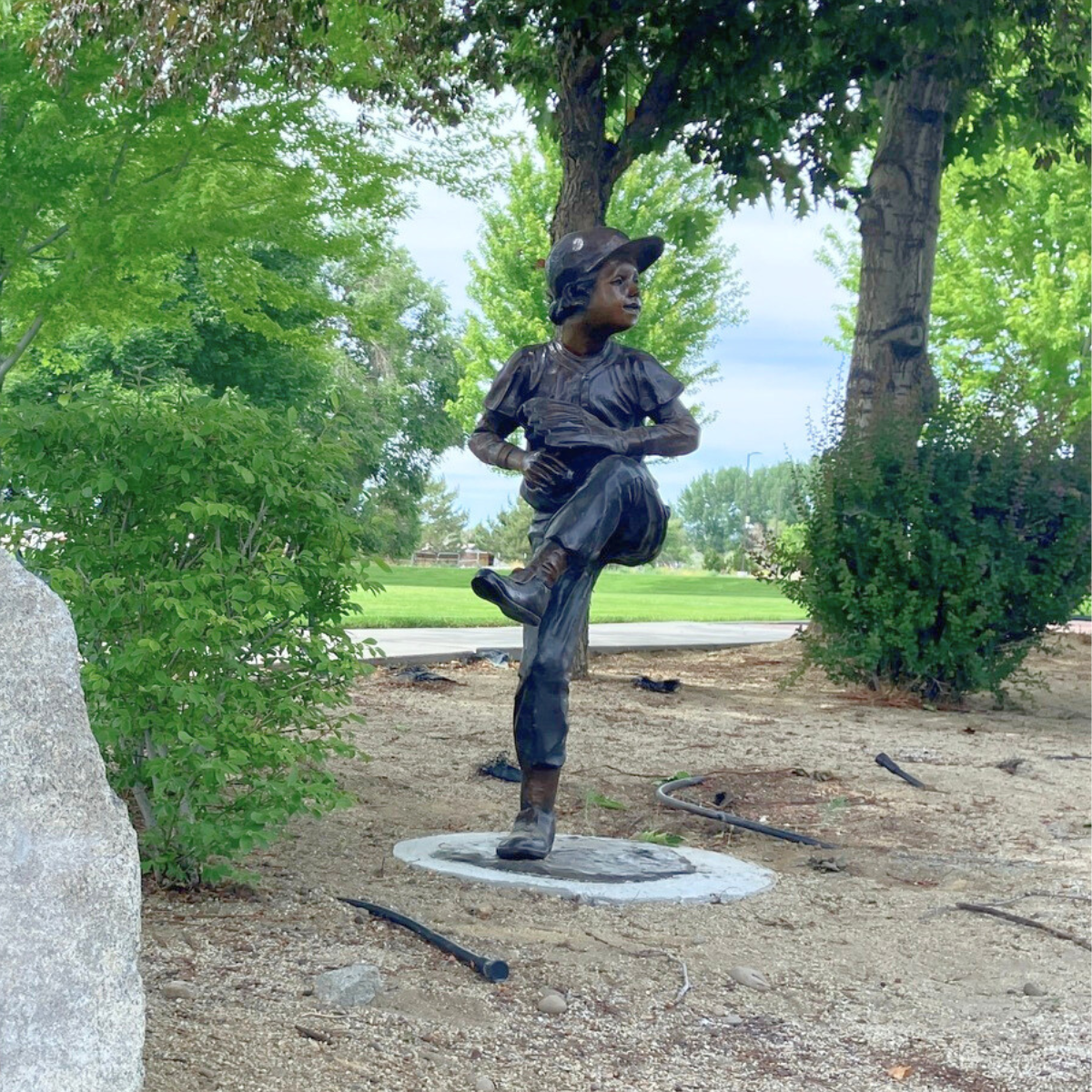 Sculpture Résine Garçon Joueur De Baseball - 10 Pouces - Neuf