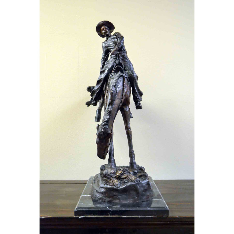 Frederic Remington カウボーイ彫刻 Outlaw Frederic Remington Cowboy Statue | Randolph Rose Collection